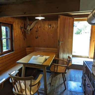 Bild von Ehemalige Unterkunft für Holzhauer – die Hirschkopfhütte